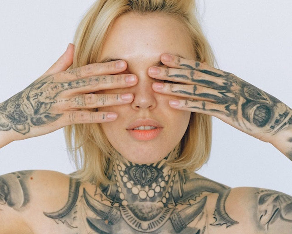 Mit der Tattoopflege von Matica Cosmetics bleiben die Farben deines Tattoos lange strahlend
