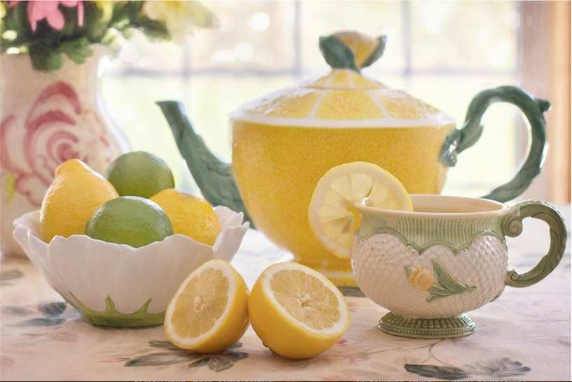 Zitrone und Tee sind tolle Hausmittel für DIY Hautpflege