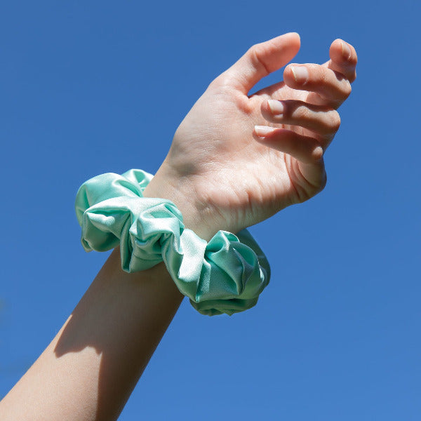 Scrunchie aus Seide Sea Green Matica Cosmetics Haargummi Hamburg 