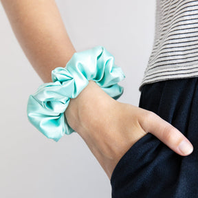 Scrunchie Sea Green Matica Cosmetics Nachhaltik Hamburg Seiden Haargummi 