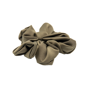 Matica Cosmetics Seiden Scrunchie Olive Grün Hamburg Nachhaltig Haargummi Langlebig 